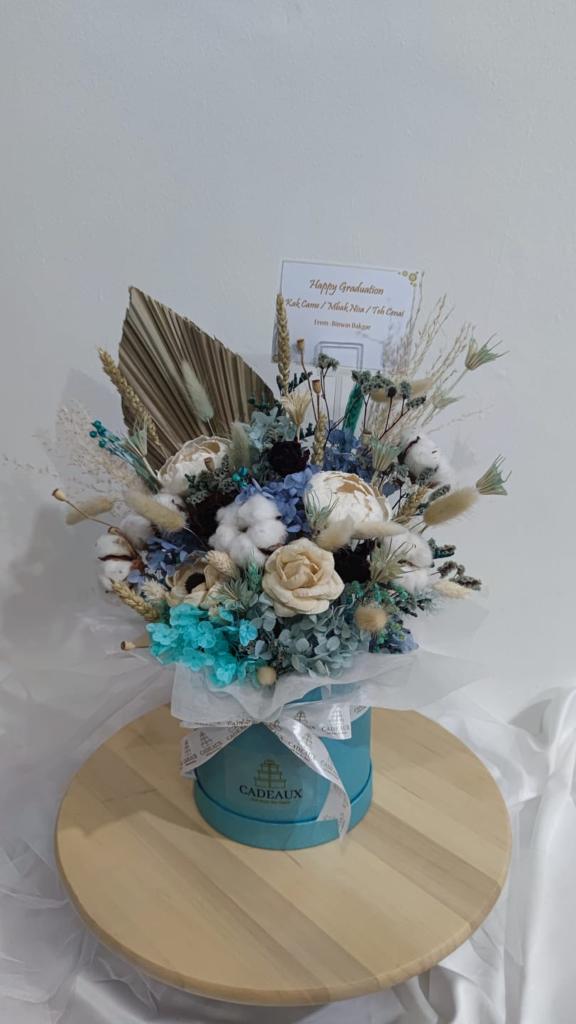 Dried & Preserved Flowers in Small Bloombox