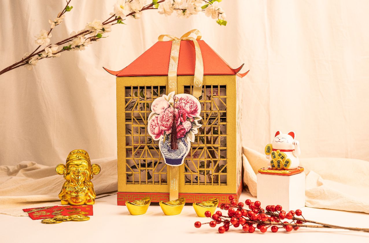 Chinese New Year Hampers Imlek Dynasty Palace Cakes & Cookies